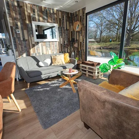 Holiday home Hausboot 